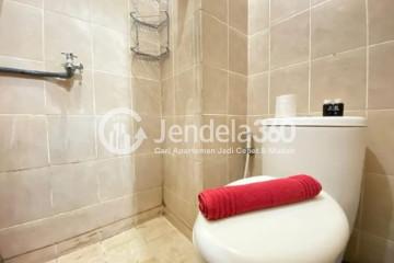 Bathroom Low Floor Studio Apartment with  View at Pinewood Jatinangor Apartment