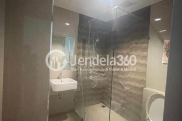 Bathroom 3BR Apartment with City View at Lucky Tower Residence