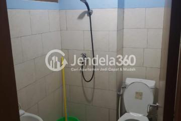 Bathroom Middle Floor Studio Apartment with City View at Margonda Residence