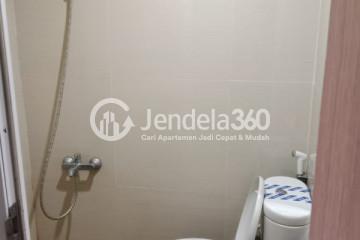 Bathroom Restful 1BR Apartment Low Floor with City View at Apple 1 Residence