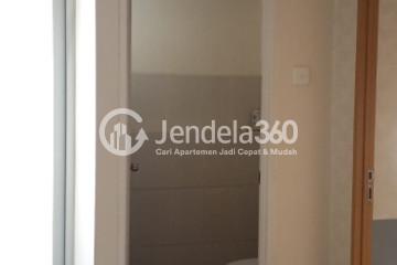 Bathroom 2BR Apartment with City View at East Coast Residence