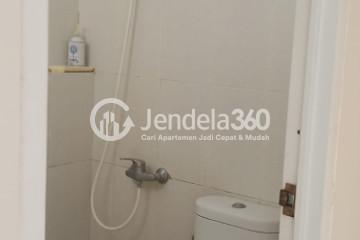 Bathroom 2BR Apartment with City View at East Coast Residence