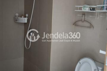 Bathroom Fancy Studio Apartment at Gateway Park LRT City Apartment Tower -