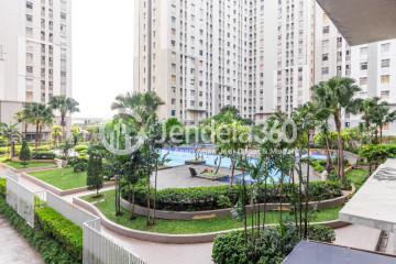 Balcony Restful Studio Apartment at Green Bay Pluit Apartment Low Floor