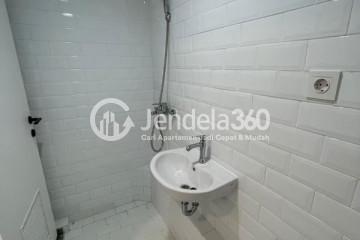 Bathroom Stunning Studio Apartment Low Floor with  View at Kingland Avenue Apartment