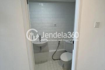 Bathroom Stunning Studio Apartment Low Floor with  View at Kingland Avenue Apartment