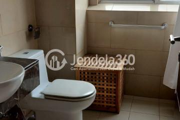 Bathroom 3BR Gandaria Heights Apartment at Low Floor