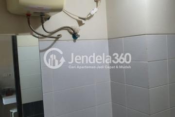 Bathroom Good Deal Studio Apartment at Scientia Residence Summarecon Serpong Middle Floor