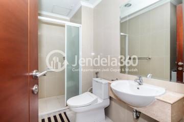 Bathroom 1BR Apartment with City View at Kuningan City (Denpasar Residence)