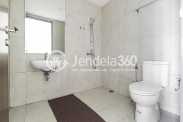 Bathroom Studio Apartment with City View at Chadstone Cikarang