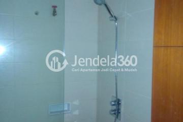 Bathroom Relaxed Studio Apartment at Woodland Park Residence Kalibata Tower Cendana