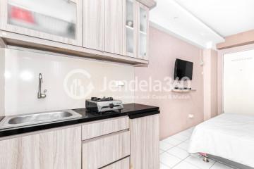 Kitchen Middle Floor Studio Apartment with City View at Gading Nias Apartment