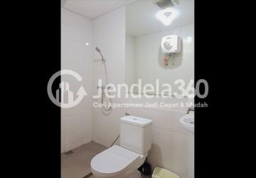 Bathroom Restful 2BR Apartment Middle Floor with City View at Condominium Green Bay Pluit SeaView