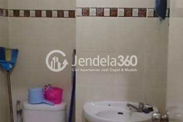 Bathroom 1BR Apartment with  View at Puncak Kertajaya Apartment