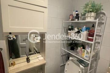 Bathroom Trendy 1BR Apartment Low Floor with City View at Lavande Residence