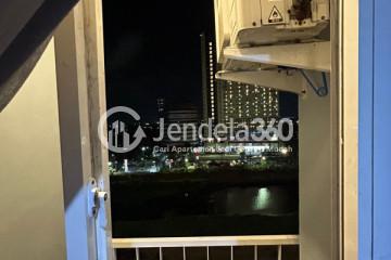 Balcony Studio Bale Hinggil Apartment at Tower B