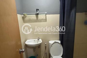 Bathroom Studio Bale Hinggil Apartment at Tower B