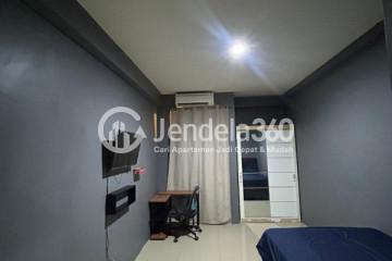 Bedroom Studio Bale Hinggil Apartment at Tower B