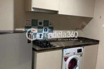 Kitchen Middle Floor Studio Apartment with City View at Green Sedayu Apartment