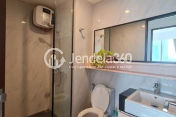 Bathroom Middle Floor 2BR Apartment with Swimming Pool View at The Newton 1 Ciputra Apartment