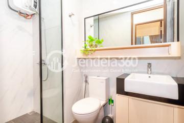 Bathroom Middle Floor 2BR Apartment with Swimming Pool View at The Newton 1 Ciputra Apartment