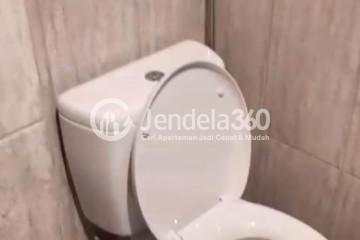 Bathroom Comfortable Studio Apartment Middle Floor with City View at Cleon Park