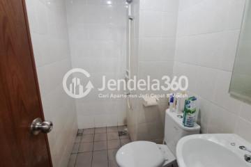 Bathroom Middle Floor 2BR Apartment with Swimming Pool View at Thamrin District Bekasi