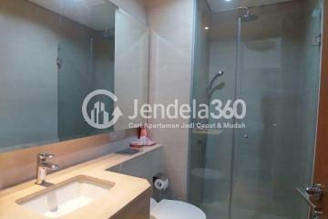 Bathroom 2 Low Floor 3BR Apartment with City View at Taman Anggrek Residence