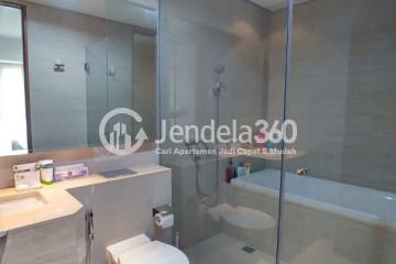 Bathroom Low Floor 3BR Apartment with City View at Taman Anggrek Residence