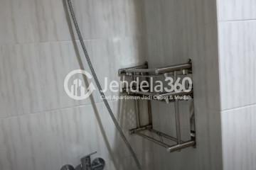 Bathroom Studio Apartment with City View at Louvin Apartment