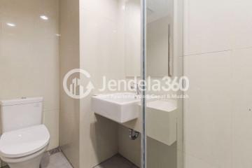 Bathroom 2BR Apartment with City View at M Town Signature Serpong