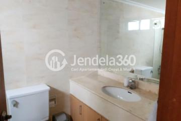 Bathroom Simply Look 2BR Apartment at Sudirman Tower Condominium High Floor