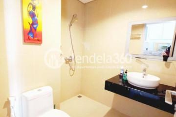 Bathroom 1BR Apartment with City View at Grand Sungkono Lagoon Apartment