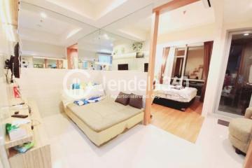 Living Room 1BR Apartment with City View at Grand Sungkono Lagoon Apartment