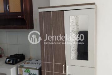 Kitchen Middle Floor Studio Apartment with City View at Gunung Putri Square Apartment