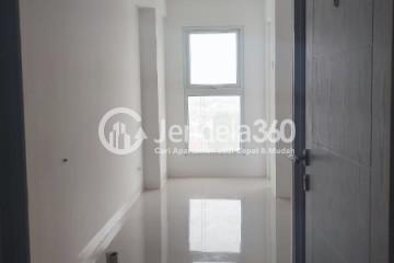 Bedroom Studio Mahata Tanjung Barat Apartment at Low Floor