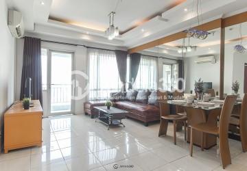 Living Room Sudirman Park Apartment 3BR View City (Shangrila)