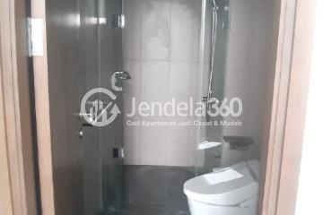 Bathroom Restful 2BR Apartment Low Floor with City View at Yukata Suites