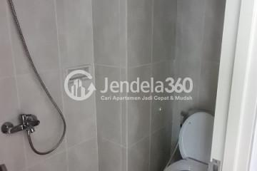 Bathroom Studio Serpong Garden Apartment at Low Floor