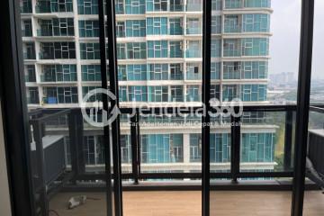 Balcony Middle Floor 2BR Apartment with City View at Yukata Suites