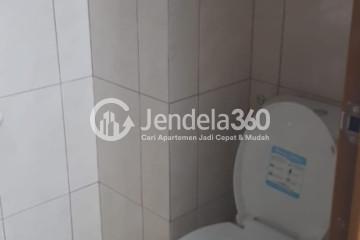 Bathroom Studio Apartment with City View at Amazana Serpong Residence