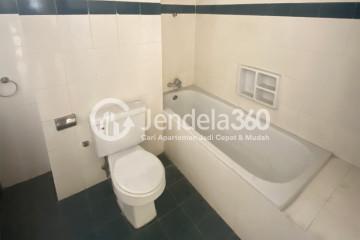 Bathroom Compact 3BR Apartment Low Floor with City View at Midtown Residence Jakarta