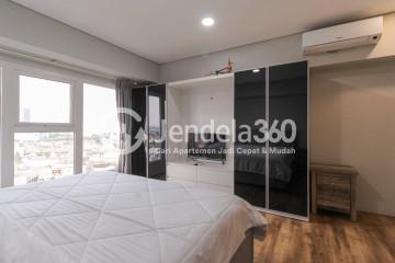 Bedroom 1 Low Floor 2BR Apartment with city View at Maqna Residence