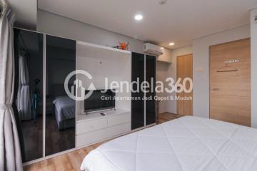 Bedroom 1 Low Floor 2BR Apartment with city View at Maqna Residence