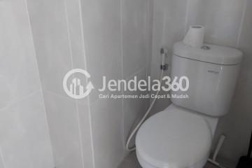 Bathroom Low Floor Studio Apartment with City View at Serpong Garden Apartment