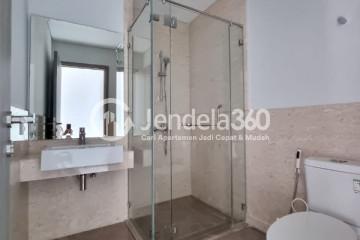 Bathroom 2 Low Floor 2BR Apartment with Swimming Pool View at Southgate Residence