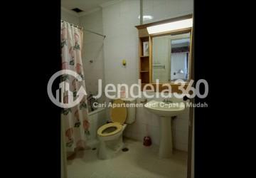 Bathroom 3BR Mangga Dua Court Apartment at Low Floor