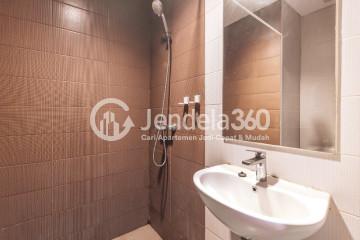 Bathroom Restful 1BR with Highway View from Heights at Puri Orchard Apartment