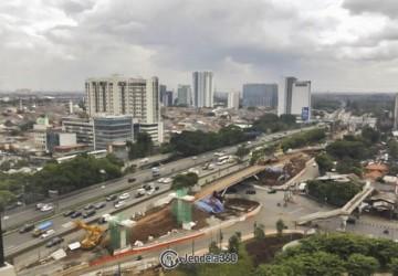 Balcony Middle Floor Studio Apartment with City (East) View at Signature Park Grande