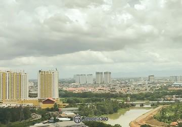 Balcony Studio Tree Park City Apartment at Middle Floor